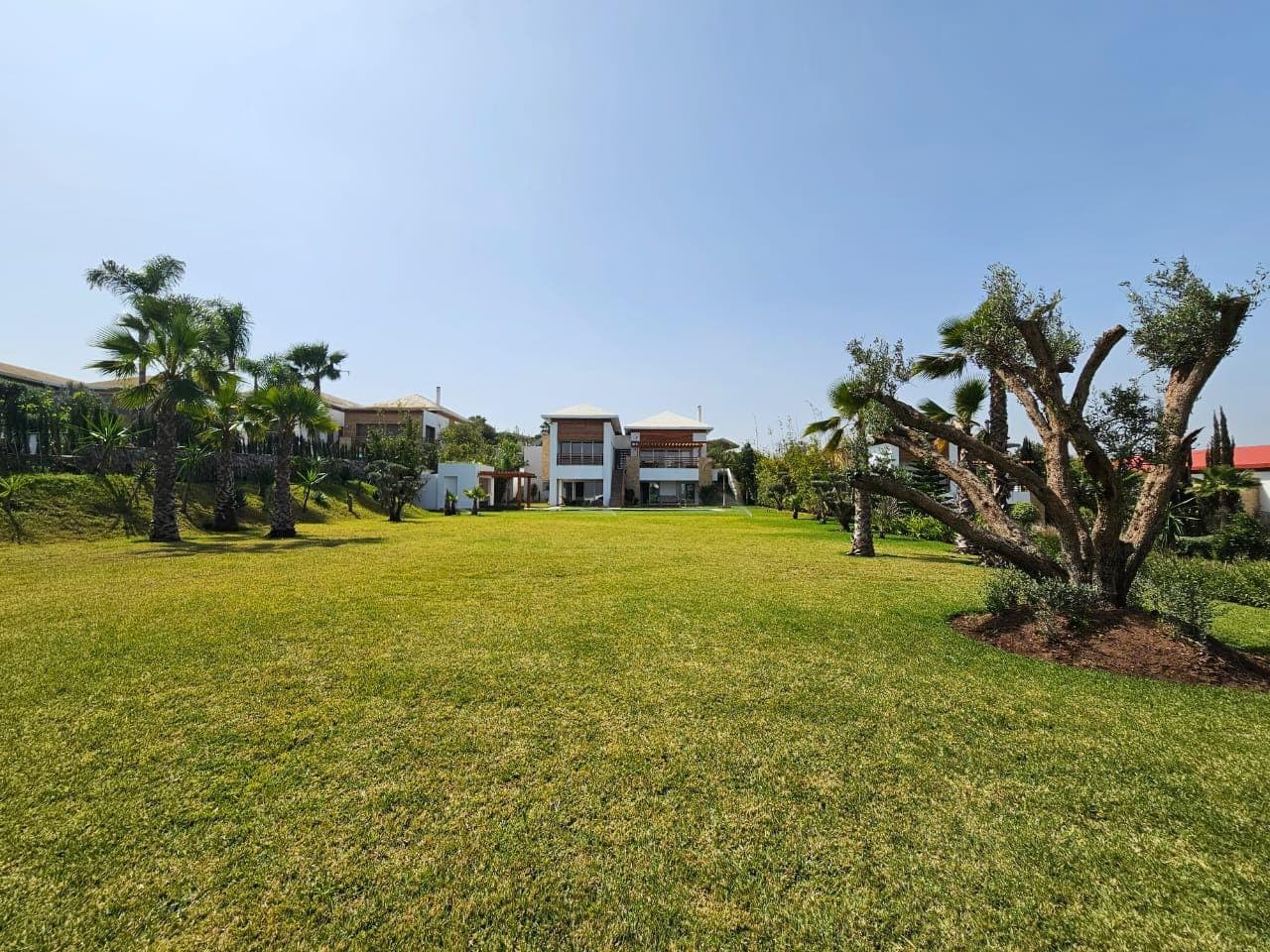 VENTE VILLA DE PRESTIGE ISOLÉE EN FRONT DE GOLF – CGI 3 CH