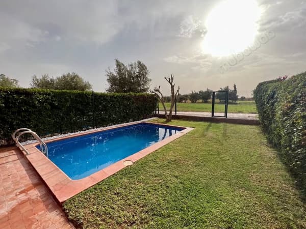 Petite villa 3 chbre piscine sur Golf