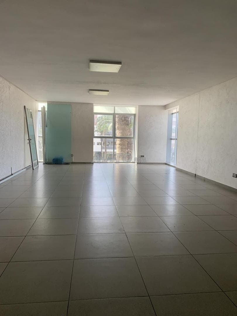 Open space kantoor te huur met parkzicht