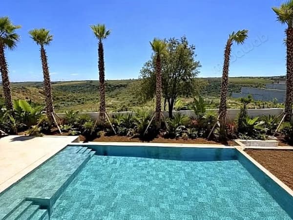 Prestigieuze nieuwe villa te huur