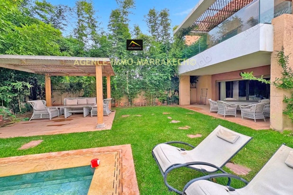 Villa de 745m², en résidence Golfique, avec VNA