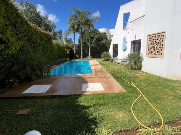 Location villa de luxe à Riyad. Surface totale 800 m². Fenêtres double vitrage et…