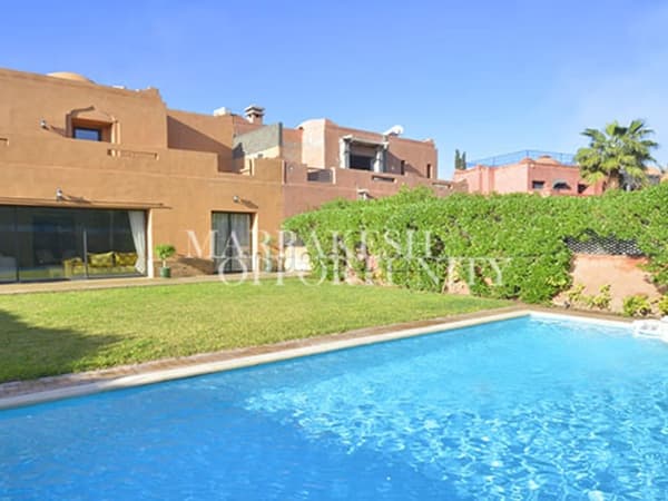 Villa meublée avec piscine en location