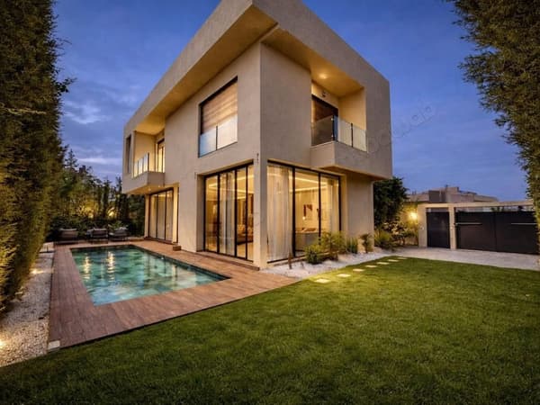 Villa d’Exception aux Volumes Majestueux – 5 Chambres, 3 Salons & Piscine Chauffée…