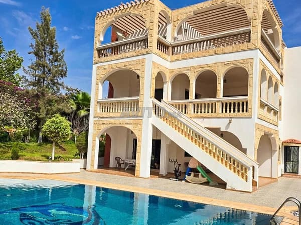 فيلا فاخرة مع إطلالة على البحر والجبل بـ Illigh