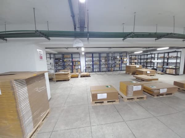 Showroom Warehouse for sale