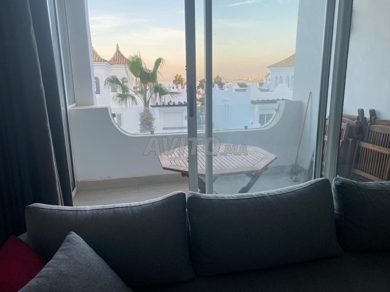 À LOUER – APPARTEMENT VUE SUR MER À DAR BOUAZZA