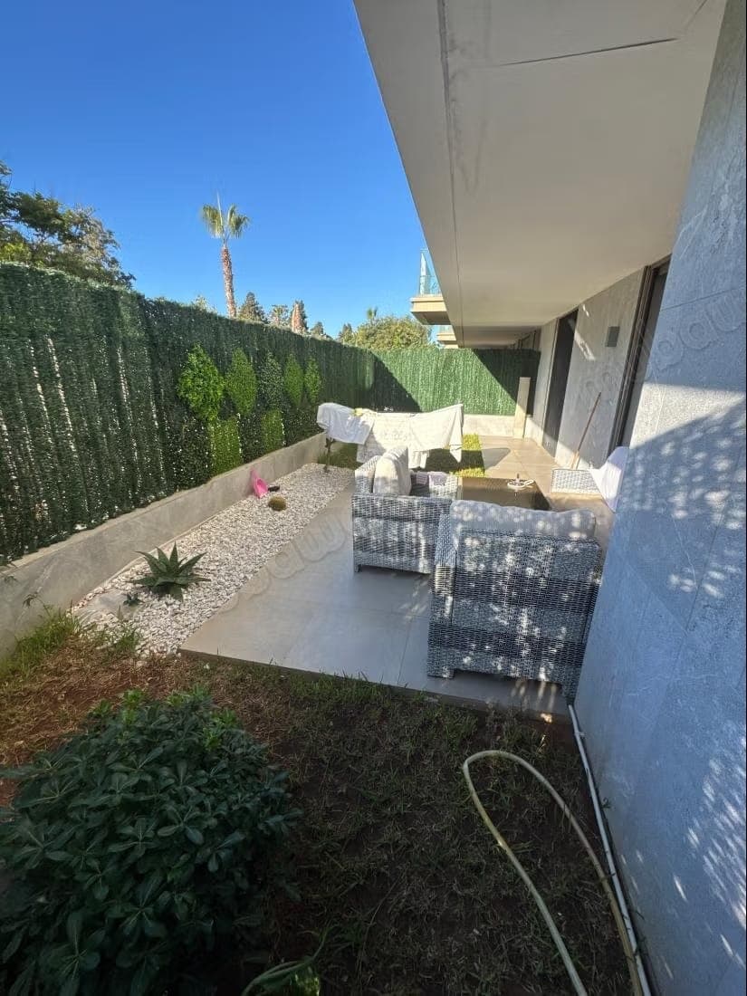 Prachtig appartement te huur in Souissi. Totale oppervlakte 88 m². Volledig gemeubeld