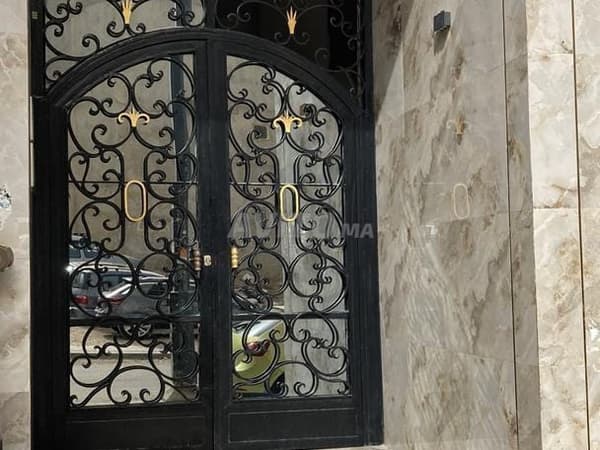 Upper-floor apartment, Koulf residence, Abi Aqil residential complex, Rahraha road.