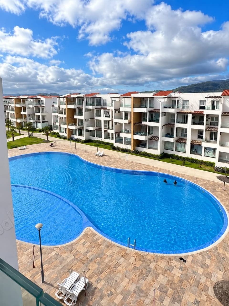 Bel appartement à vendre à Cabo Negro. Superficie 64 m². Piscine et service de…