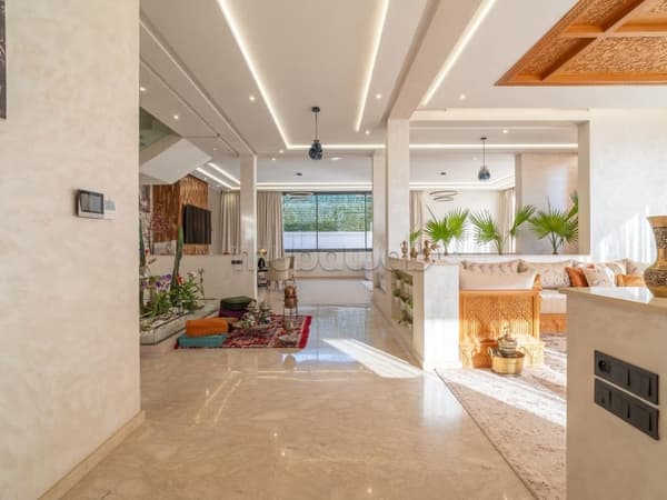 Schitterende villa te huur aan Route de l'Ourika. 10 kamers. Airconditioning en zwembad