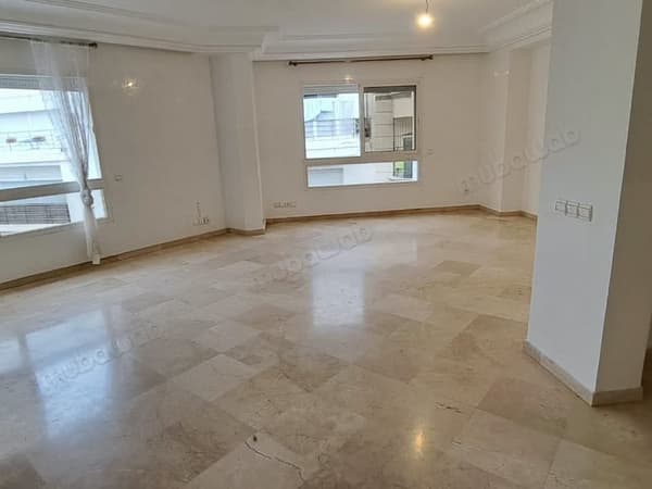 135 m² apartment in the heart of the Golden Triangle