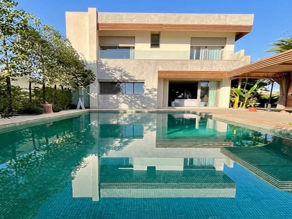 Villa moderne meublée à louer piscine et jardin