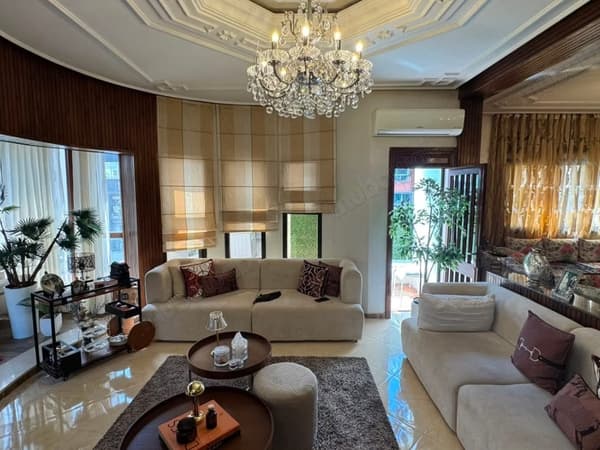 Spazioso Appartamento di 223 m²