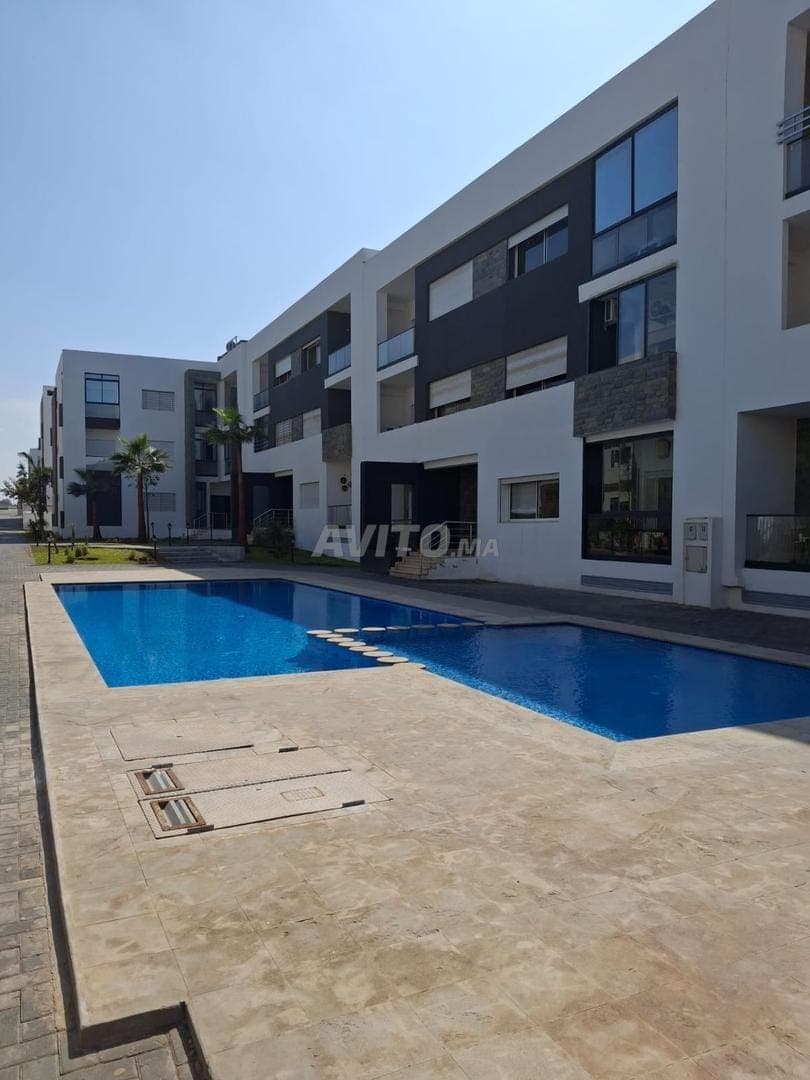 Mooi leeg appartement te huur met zwembad