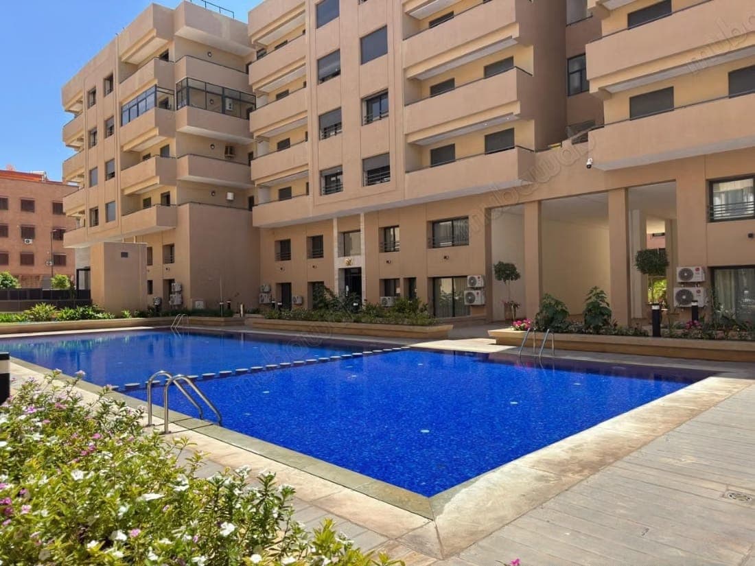 للإيجار شقة مفروشة مع مسبح