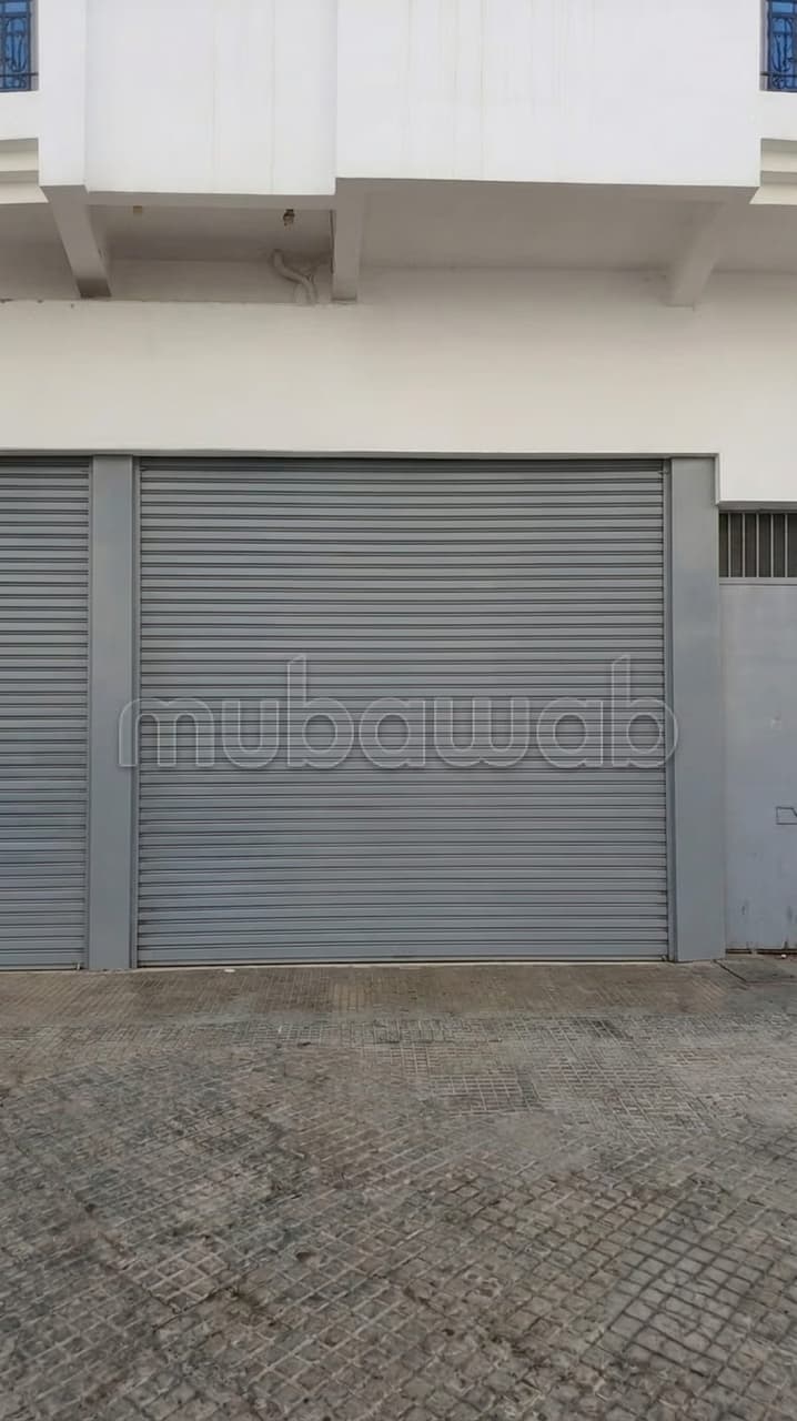 Shop of 50 m² with 10 m² mezzanine for sale