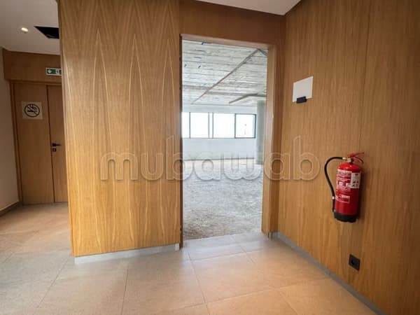 New 365 M² Office for Rent on CFC