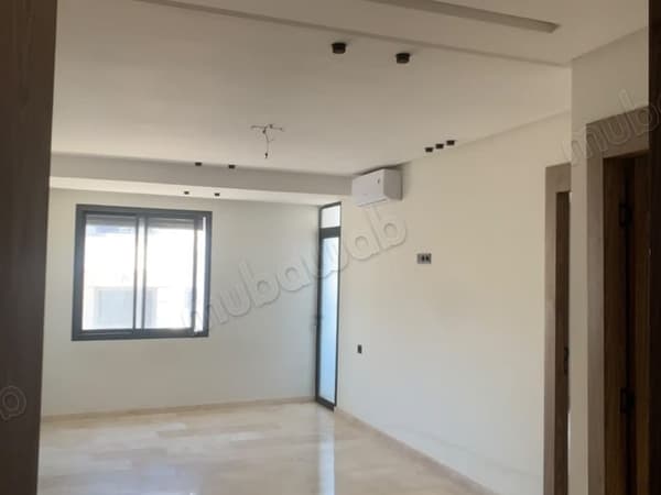 Location d'un appartement à Wifak. 3 grandes pièces. Cuisine entièrement équipée