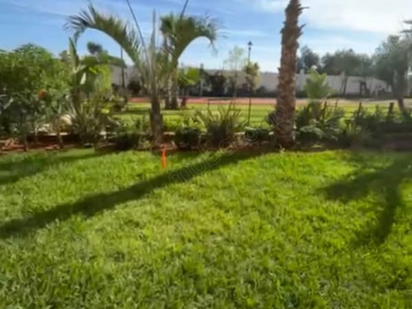 Rez de jardin VIDE en location à Dar Bouazza. 2 chambres agréables. P
