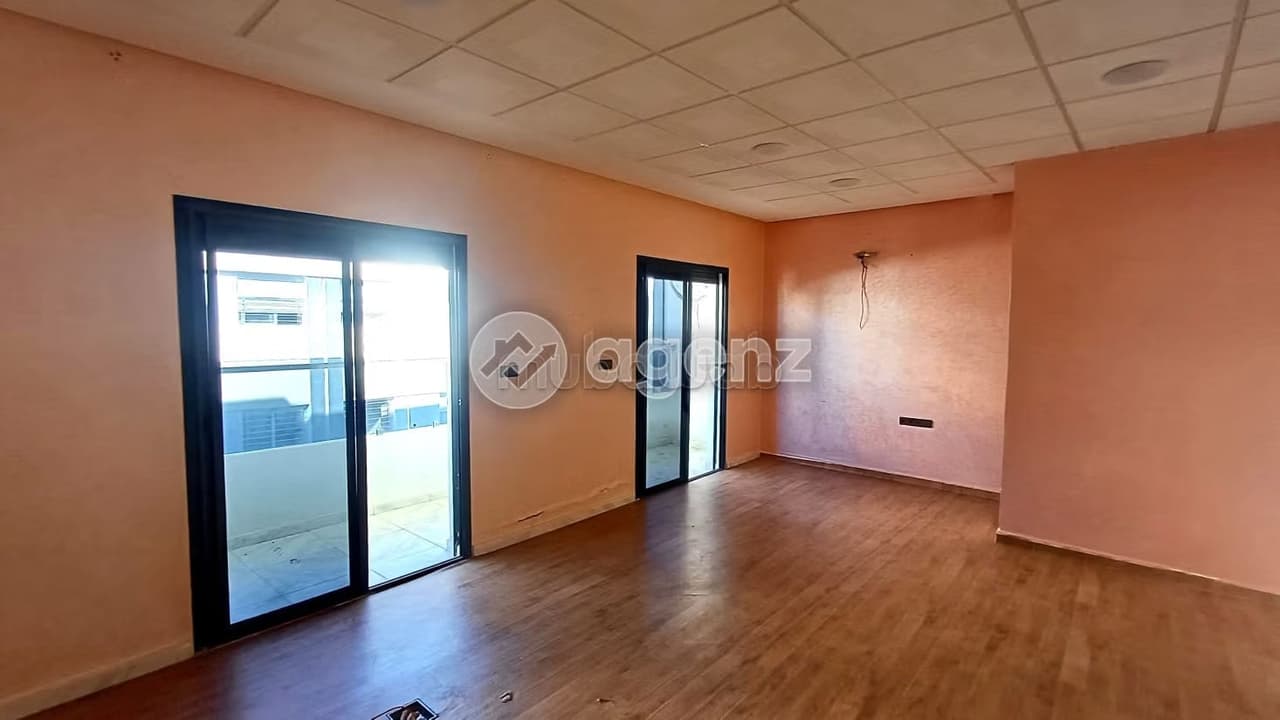 Oficina en alquiler de 78 m² Route Immouzer Fès