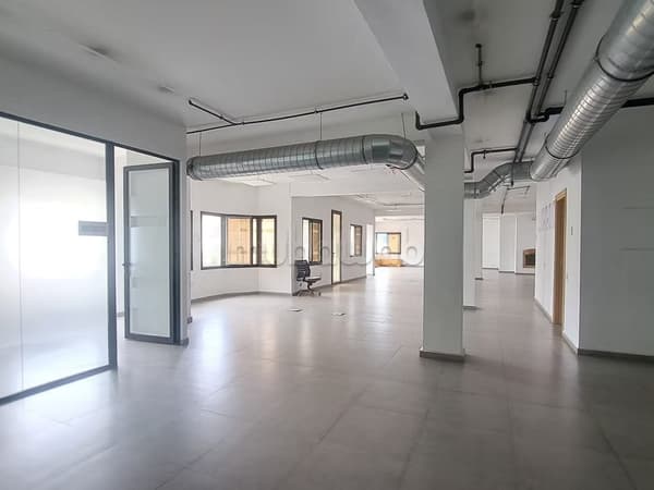 Beaux bureaux à louer à Racine. Surface totale 420 m²