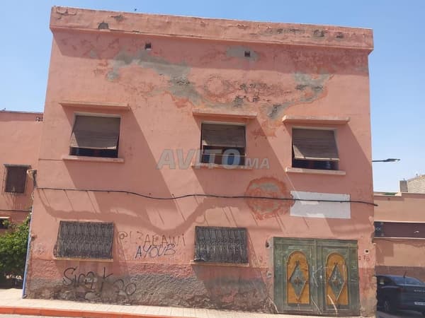 TE KOOP – Hoekwoning met 3 gevels, nabij Wilaya