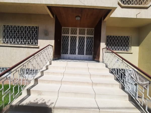 Luxusvilla zum Verkauf in Hay Salam. 6 Schlafzimmer