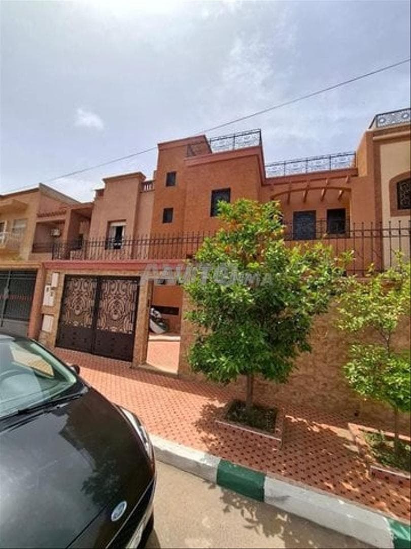 Spacious villa for sale with garden
