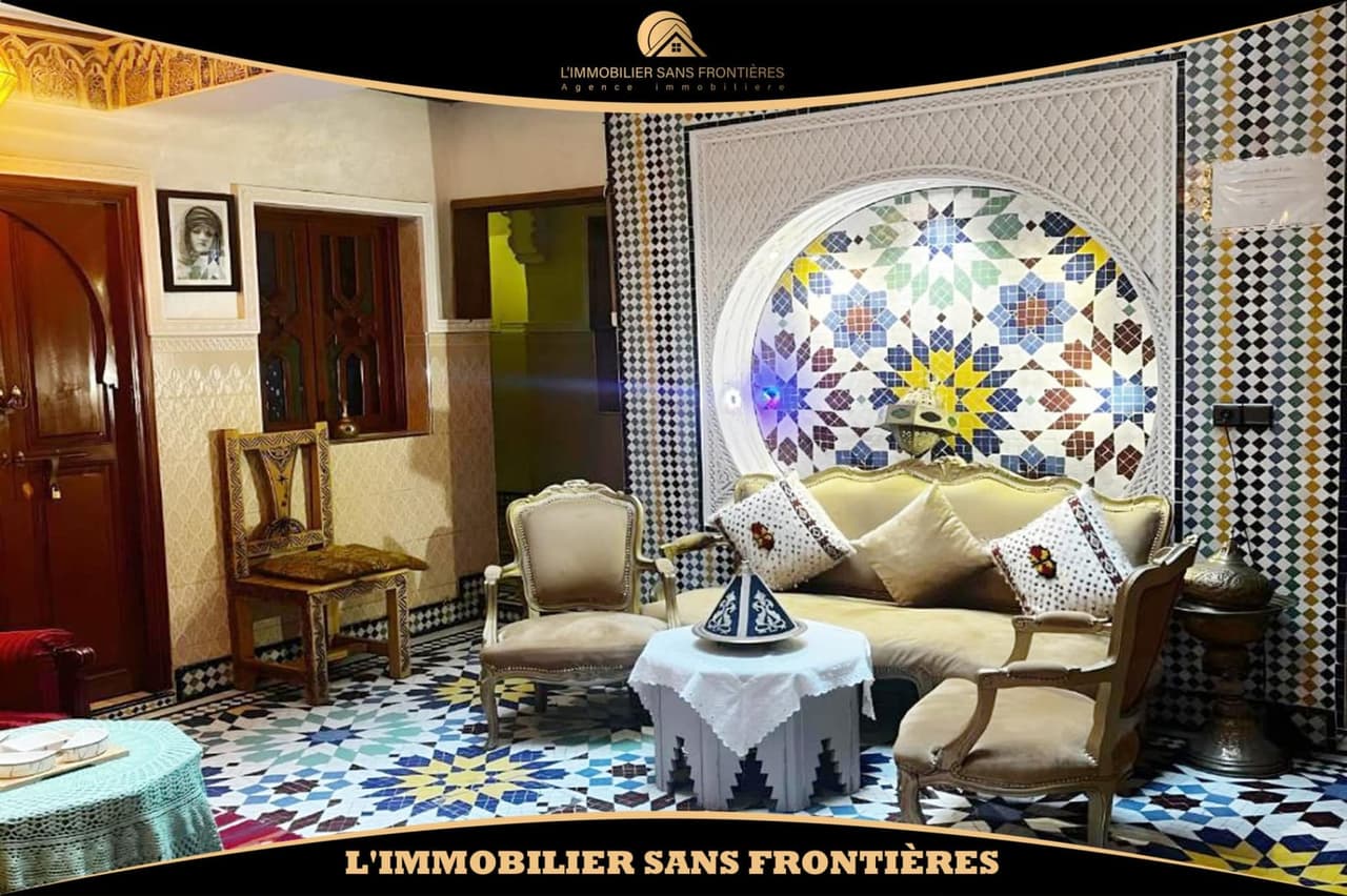 Riad meublé à Médina, 8 chambres + 2 grands terrasses, Marrakech : à vendre