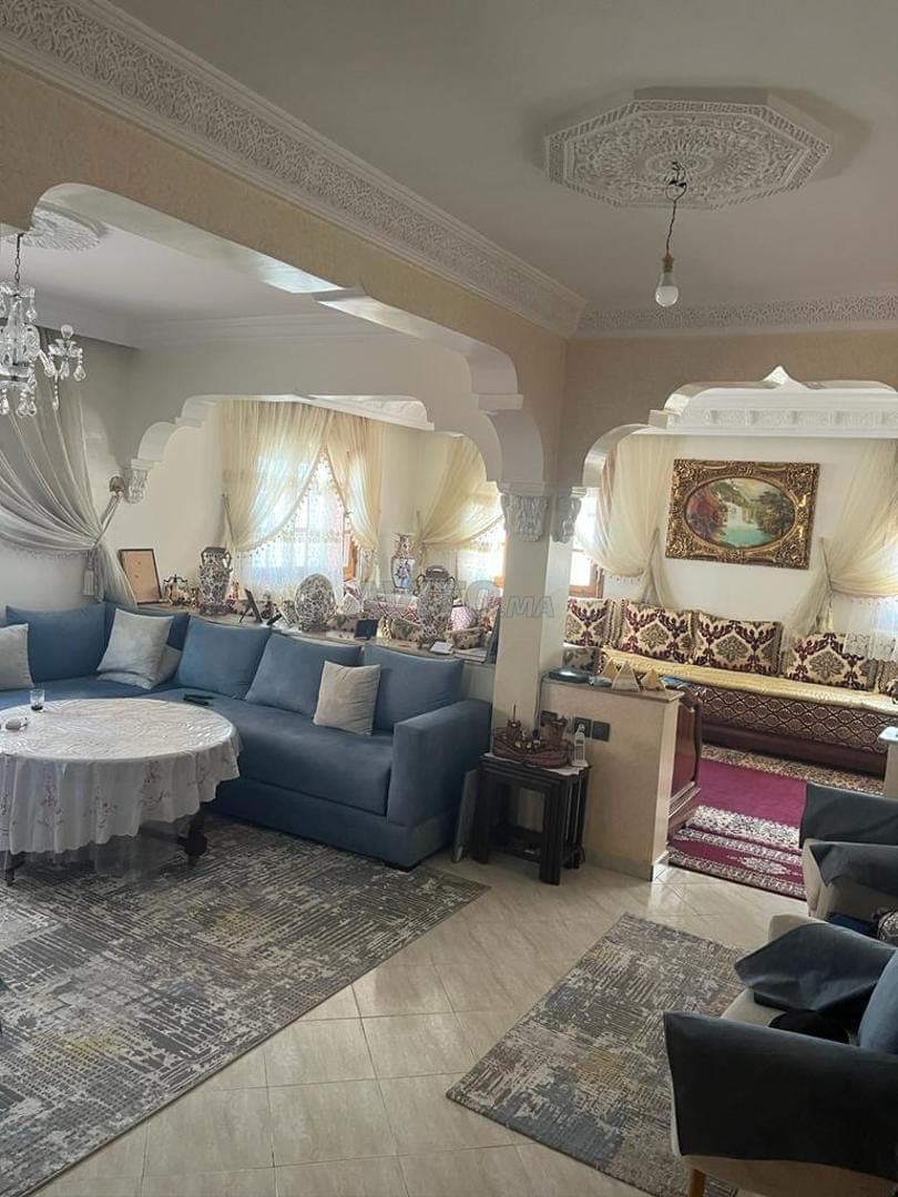 شقة فريدة مطلة على ثلاث واجهات للبيع – سعادة
