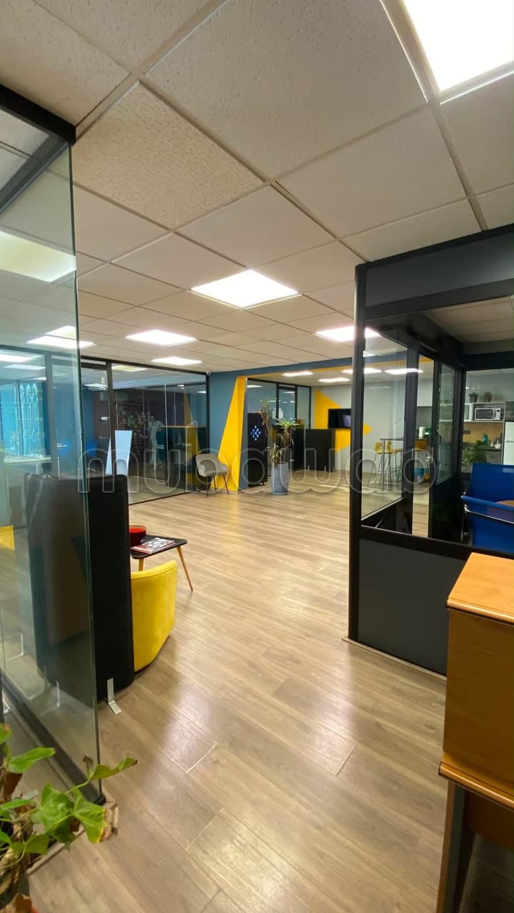 Kantoren te huur in Maârif. Oppervlakte 140 m². Airconditioningsysteem