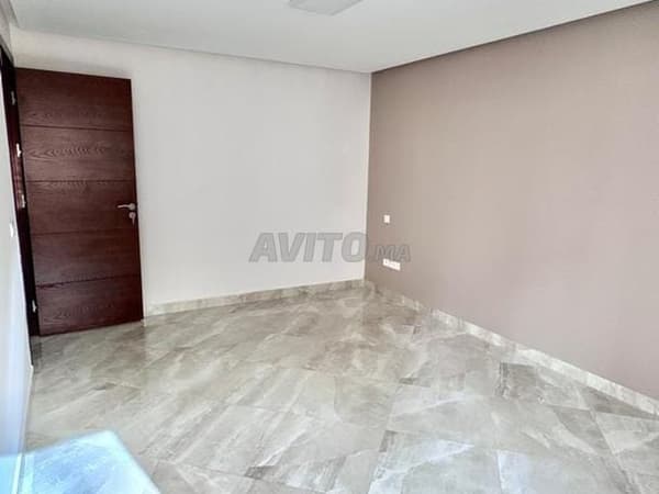 Office 50 m² for rent – Strategic location