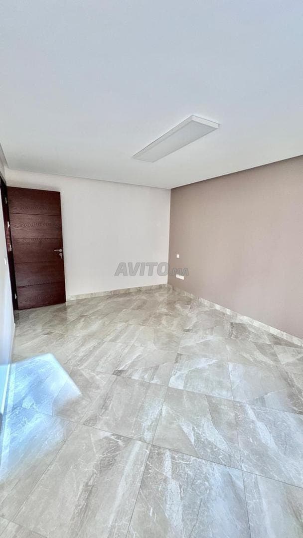 Office 50 m² for rent – Strategic location