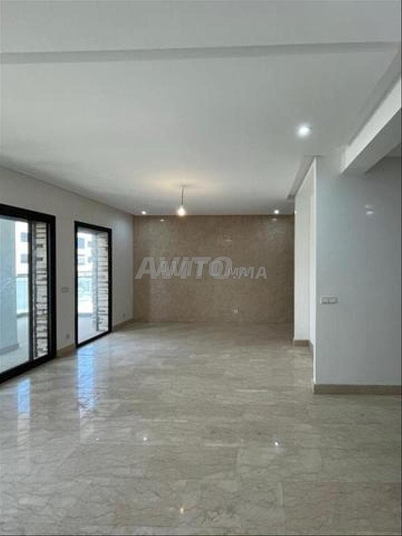 Appart 3 ch vide à louer à Victoria 162 m²