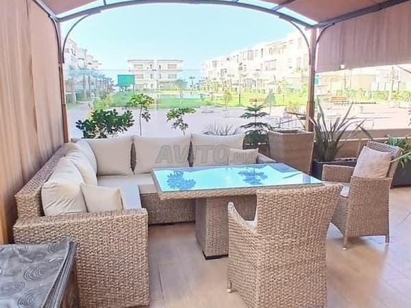 شقة فاخرة في الطابق الأرضي مع حمام سباحة وأمان