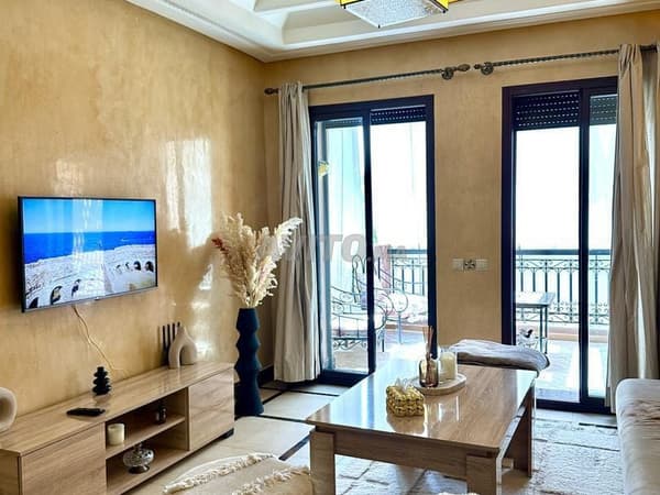 تيجان في الراحة T2 مفروش في تارغا، مسبح وخضرة