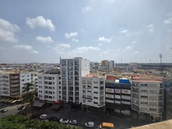 Bel appartamento in vendita a Maârif. Superficie totale 282 m². Con ascensore e terrazza