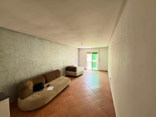 Jolie Appartement vide à louer avec Piscine
