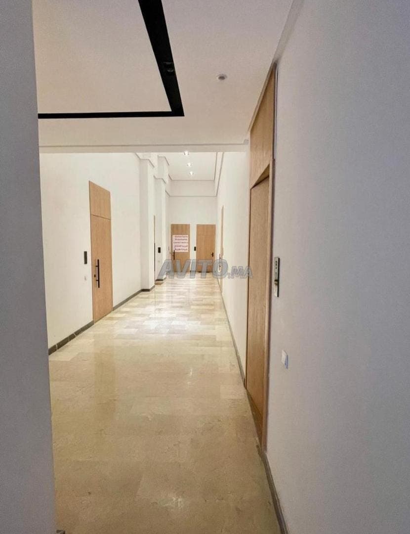 مكتب جديد 150 م2 على بعد دقيقتين من المستشفى الجامعي محمد السادس