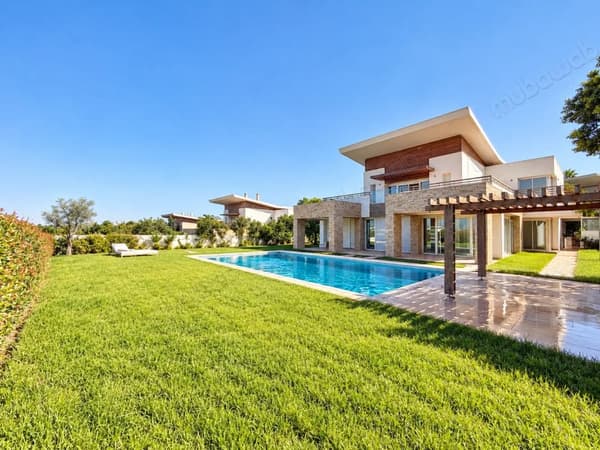Magnifique villa front golf en location