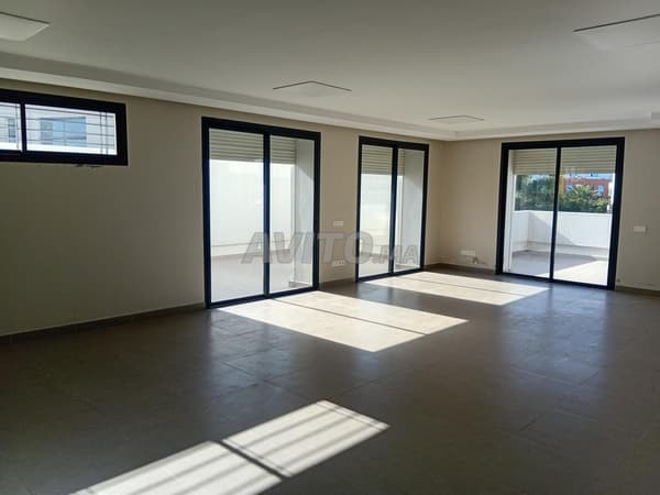 Bureau Neuf de 94 M² à Louer / Riviera