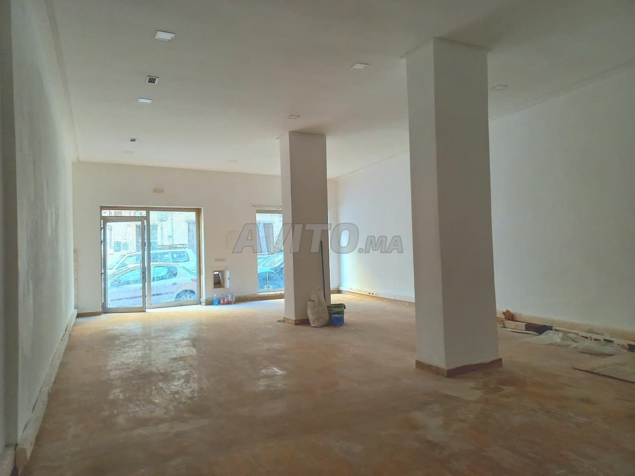 Ladengeschäft mit 92 m² in Beausejour Yacoub Mansour