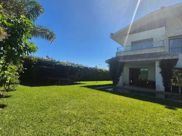 Villa à Vendre de 501.0 m² à Bouskoura, Ville Verte