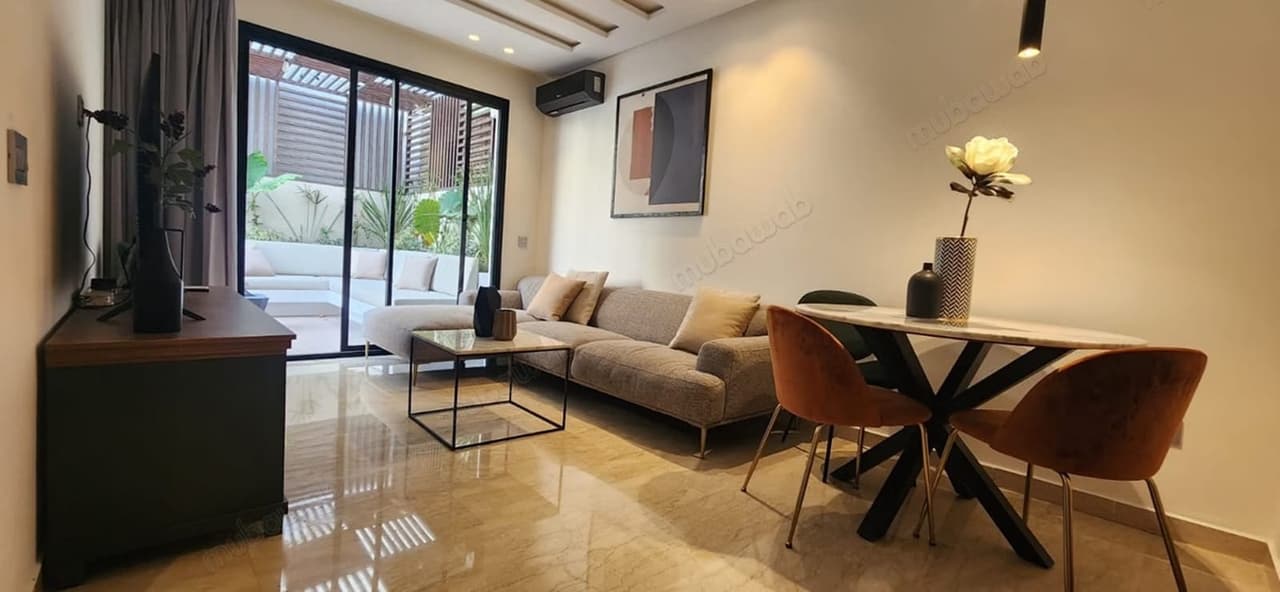 Modern apartment with terrace and shared pool for rent in Oasis