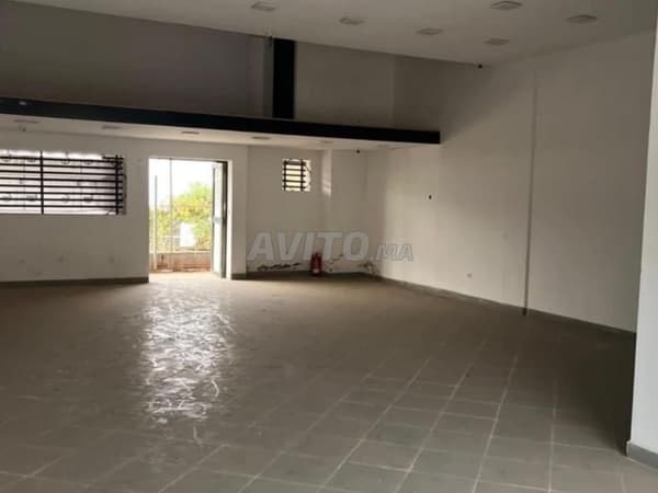 À LOUER – MAGASIN COMMERCIAL À ALMAZ