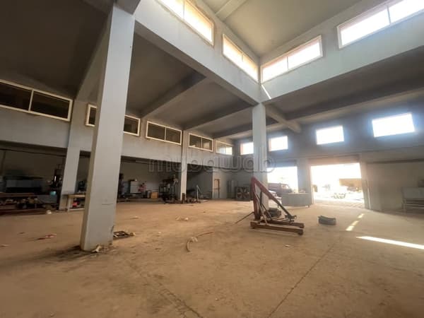Local commercial spacieux à Sidi Ghanem – Emplacement stratégique