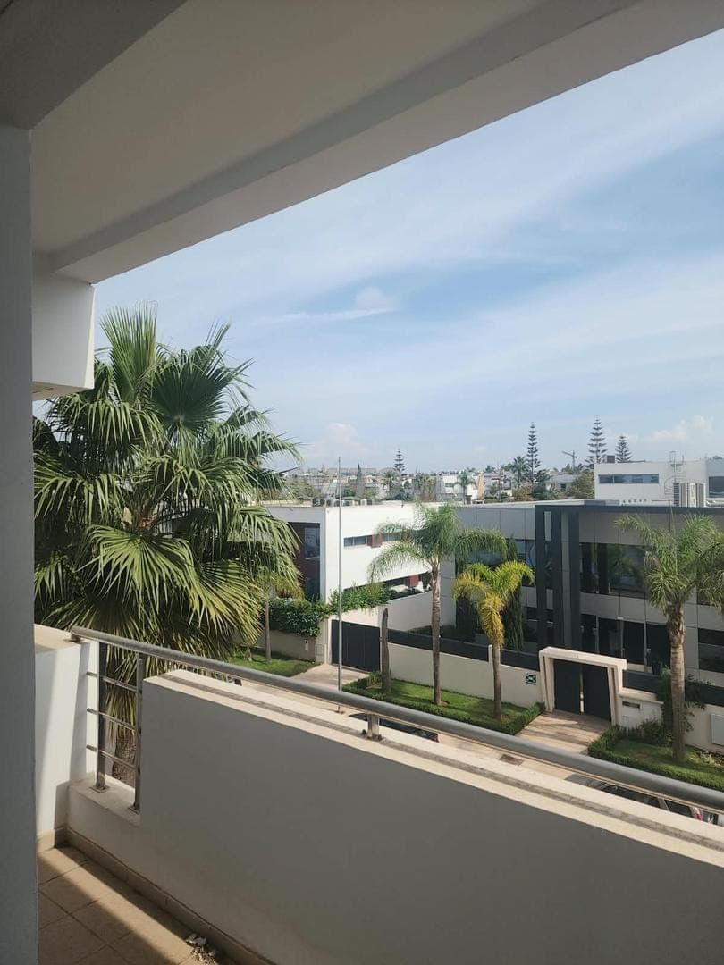 Appartement à louer semi meublé Hay Riad Prestigia