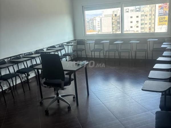 Plateau bureau à louer très bon état