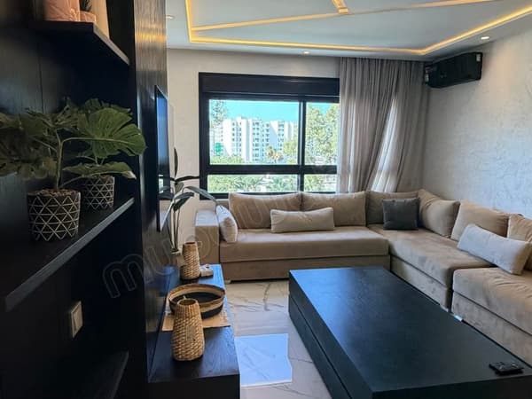 A LOUER: Superbe appartement ensoleillé avec piscine